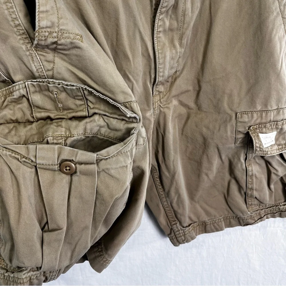 Y2K Vintage Levis Cargo Shorts Men 33x10 Beige Khaki Cotton Grunge Skate Utility